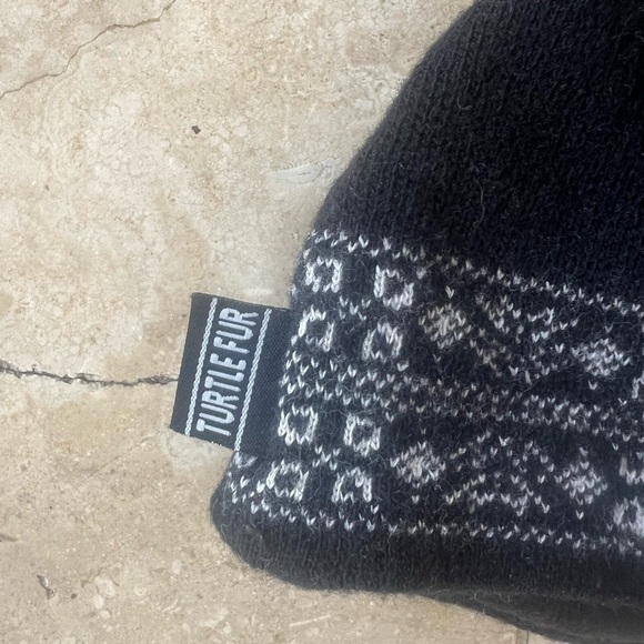 Turtle Fur winter cap. Ladies or men 100 % merino wool. Black white tassel - Picture 6 of 10